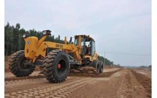 天行(中国)租赁平地机在蒙华铁路施工