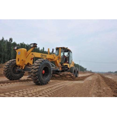 天行(中国)租赁平地机在蒙华铁路施工