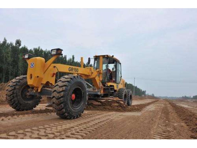 天行(中国)租赁平地机在蒙华铁路施工